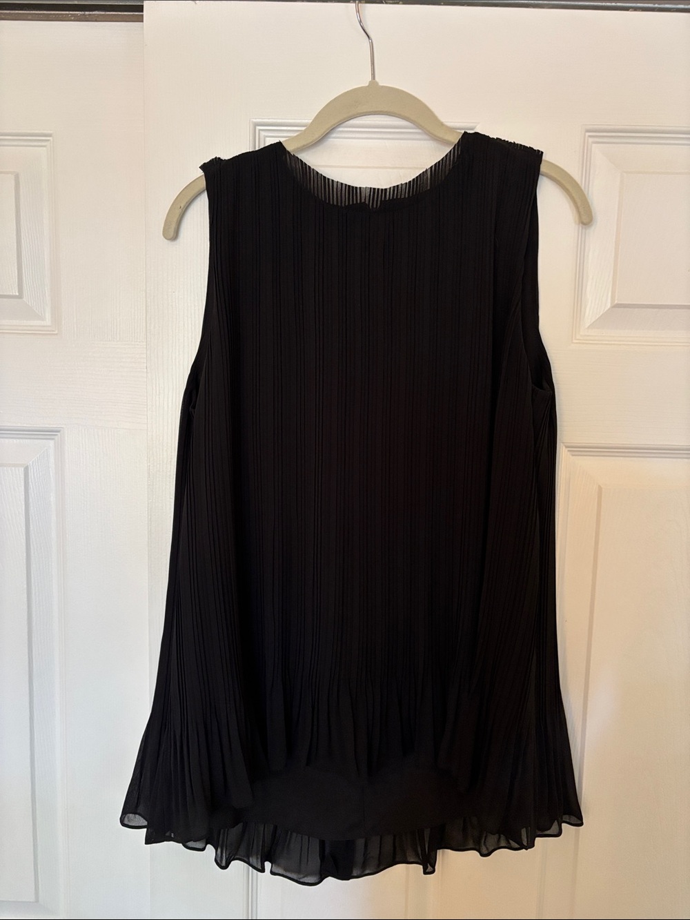 Club Monaco Sleeveless Black Pleated Chiffon Top, Size M, NEW